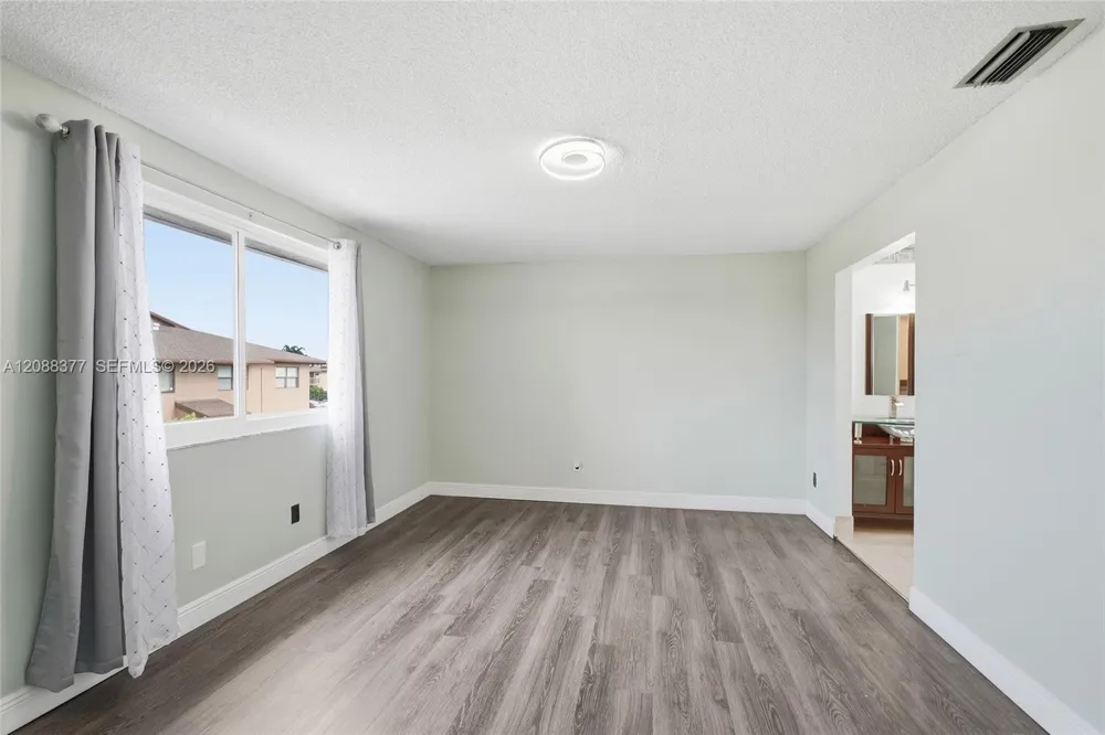 3724 NW 107th Ter Sunrise, FL 33351