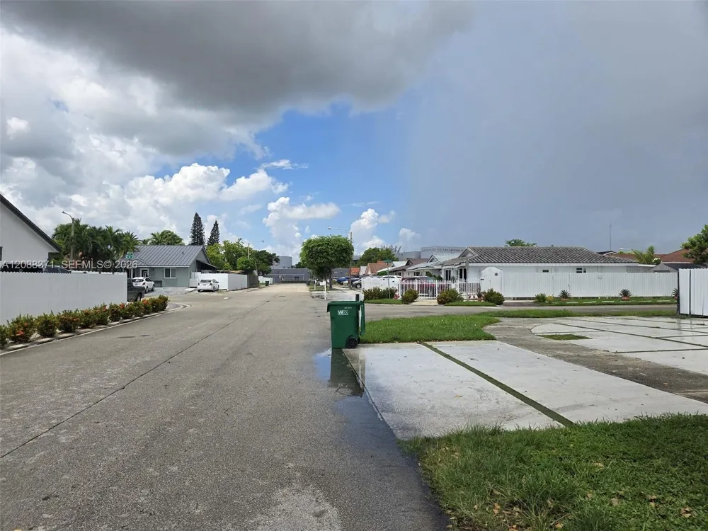 9085 NW 117th St Hialeah Gardens, FL 33018