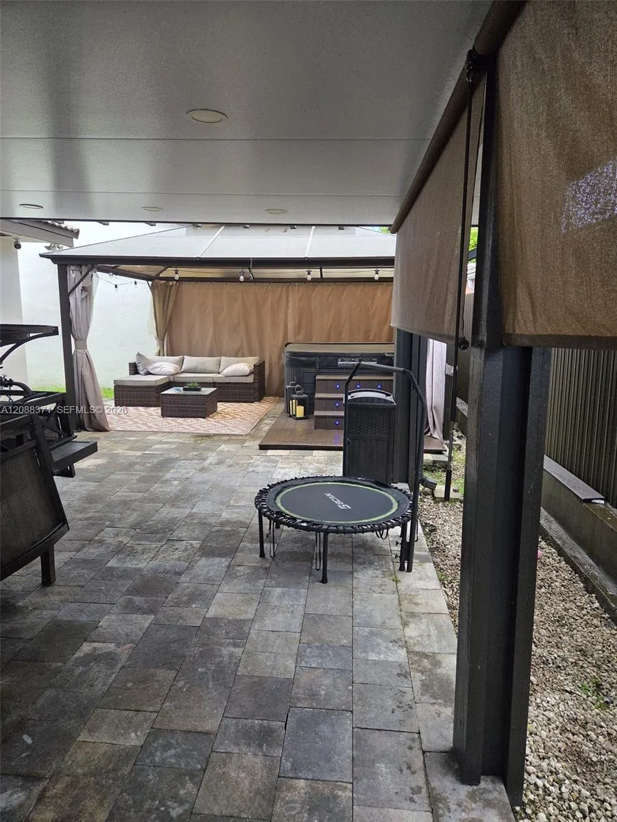9085 NW 117th St Hialeah Gardens, FL 33018