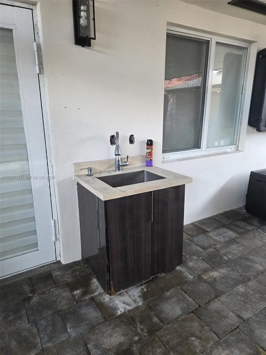 9085 NW 117th St Hialeah Gardens, FL 33018