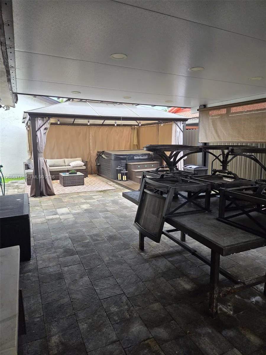 9085 NW 117th St Hialeah Gardens, FL 33018