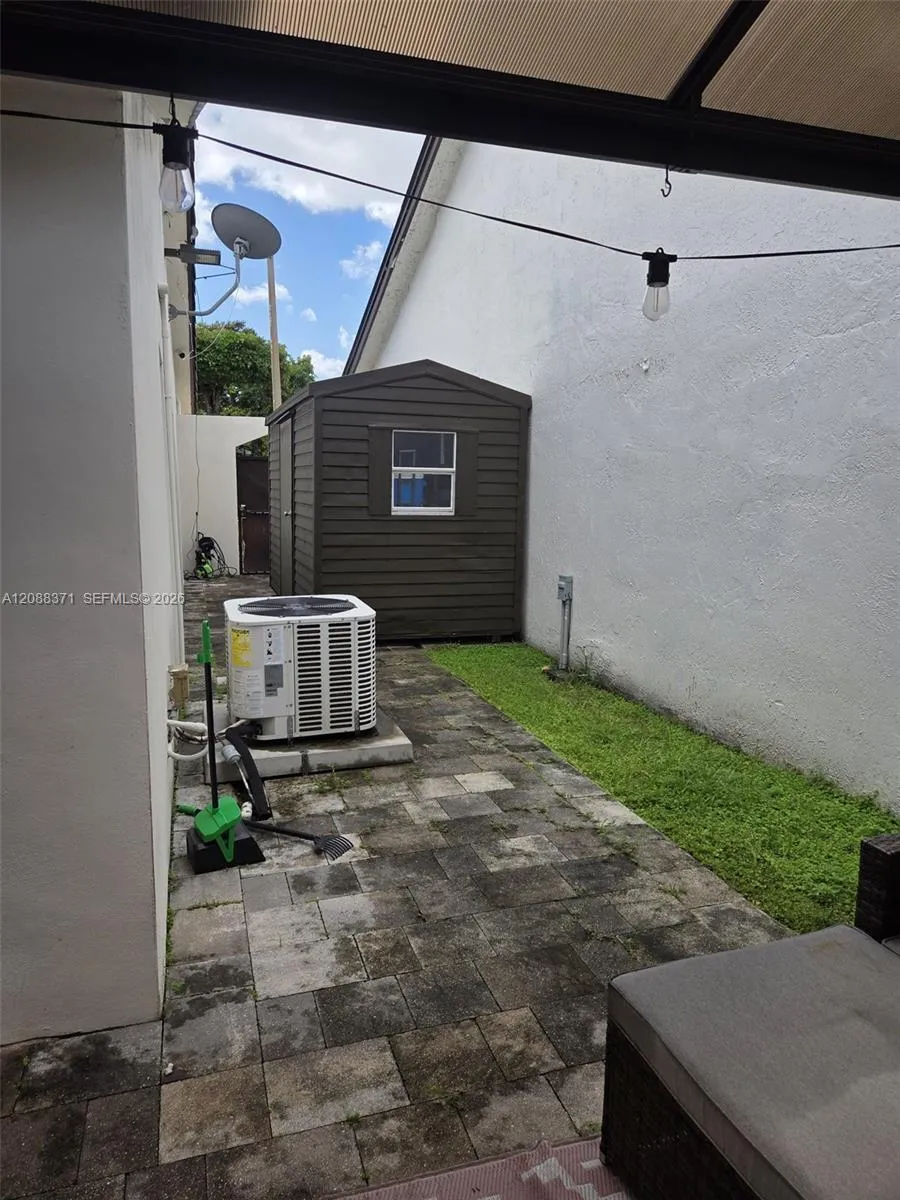 9085 NW 117th St Hialeah Gardens, FL 33018