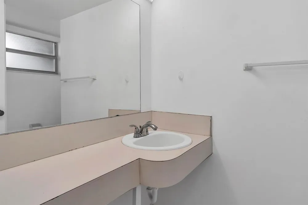1690 NE 191st Street #405-1 North Miami Beach, FL 33179