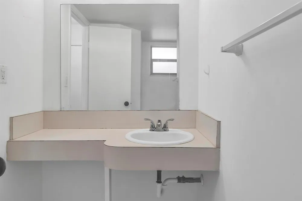 1690 NE 191st Street #405-1 North Miami Beach, FL 33179