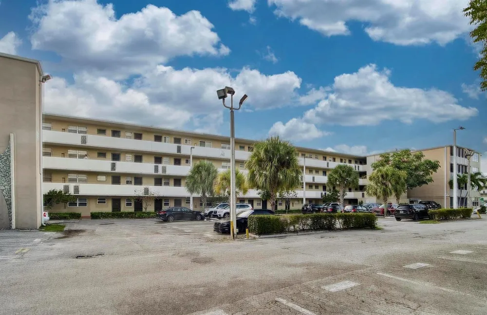 1690 NE 191st Street #405-1 North Miami Beach, FL 33179