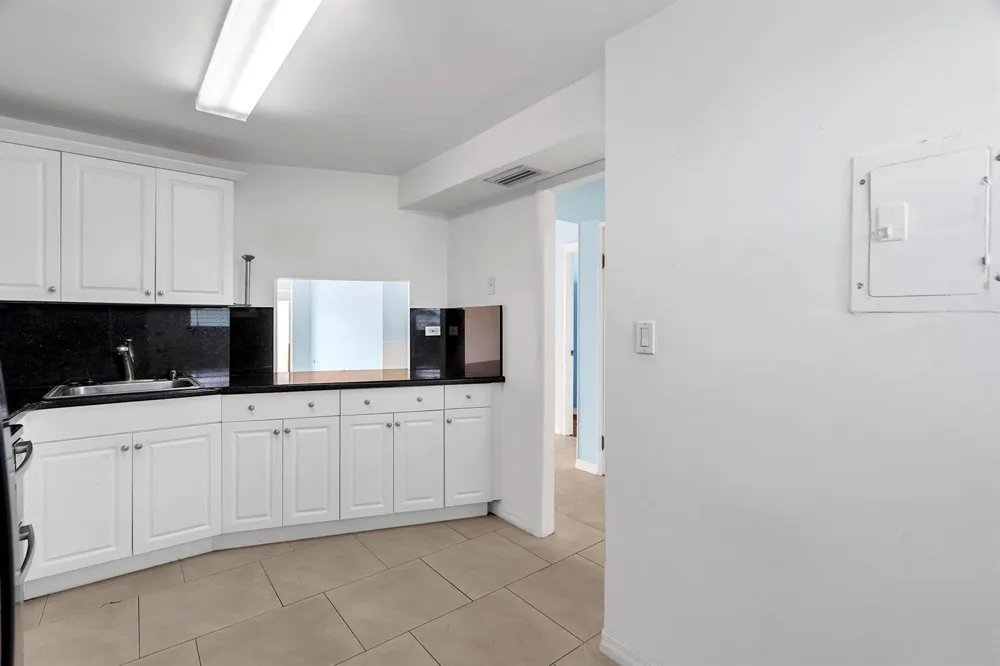 1690 NE 191st Street #405-1 North Miami Beach, FL 33179
