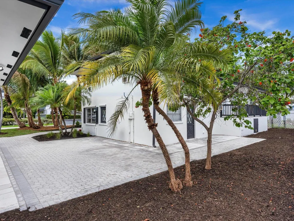 702 S RIVERSIDE DRIVE Pompano Beach, FL 33062