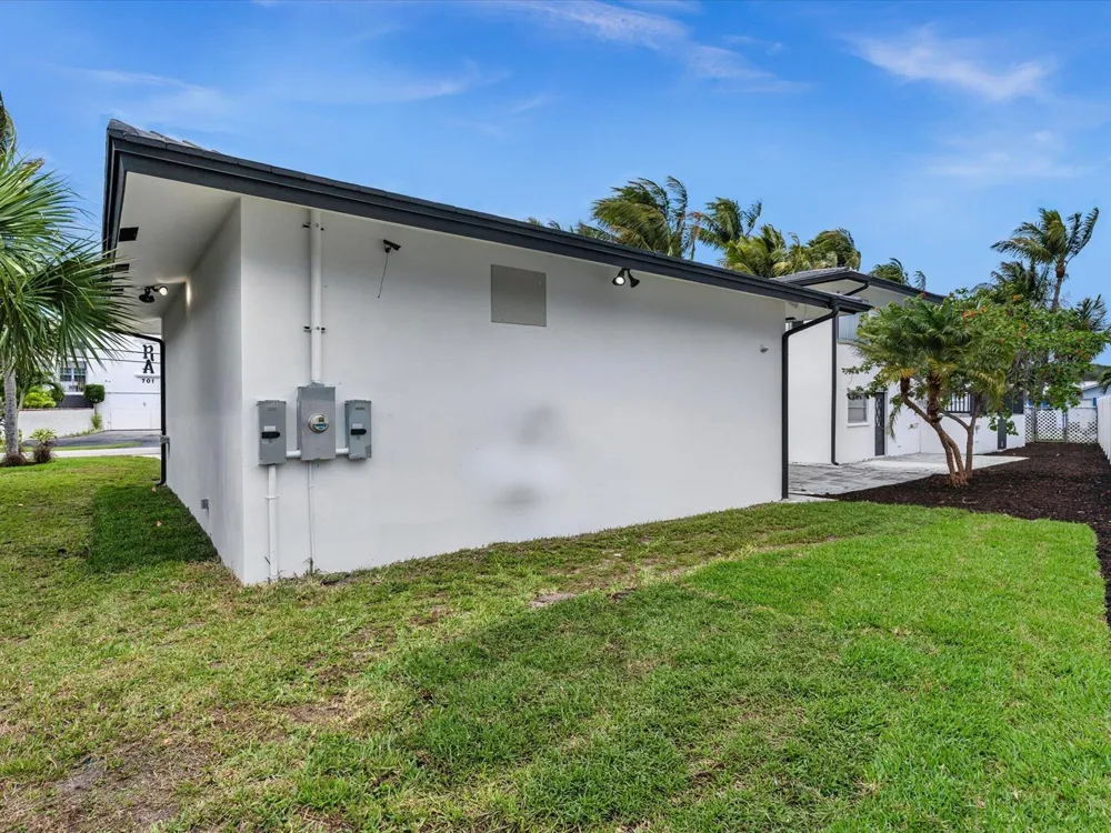 702 S RIVERSIDE DRIVE Pompano Beach, FL 33062