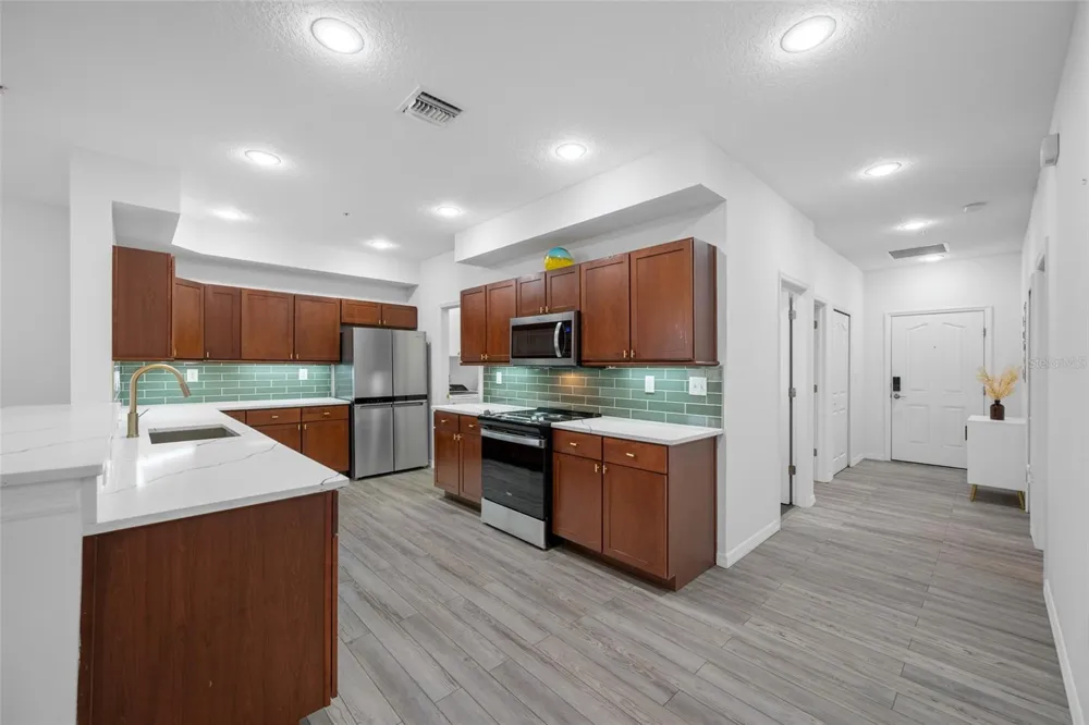642 WELLS COURT #402 Clearwater, FL 33756