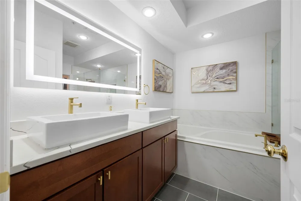 642 WELLS COURT #402 Clearwater, FL 33756