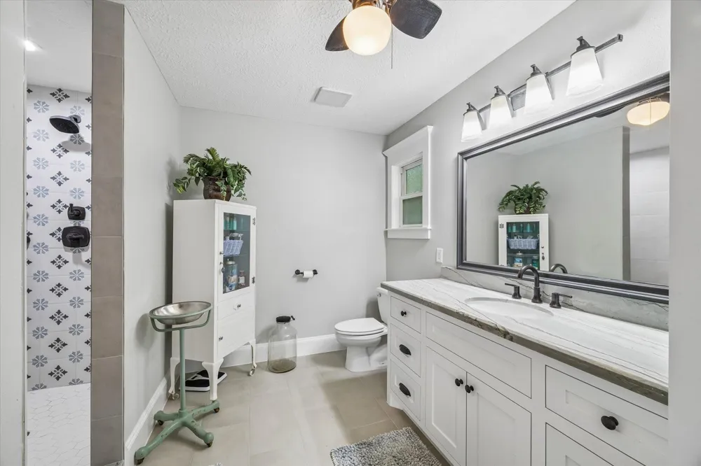 11 Lake View Drive Huntsville, TX 77320