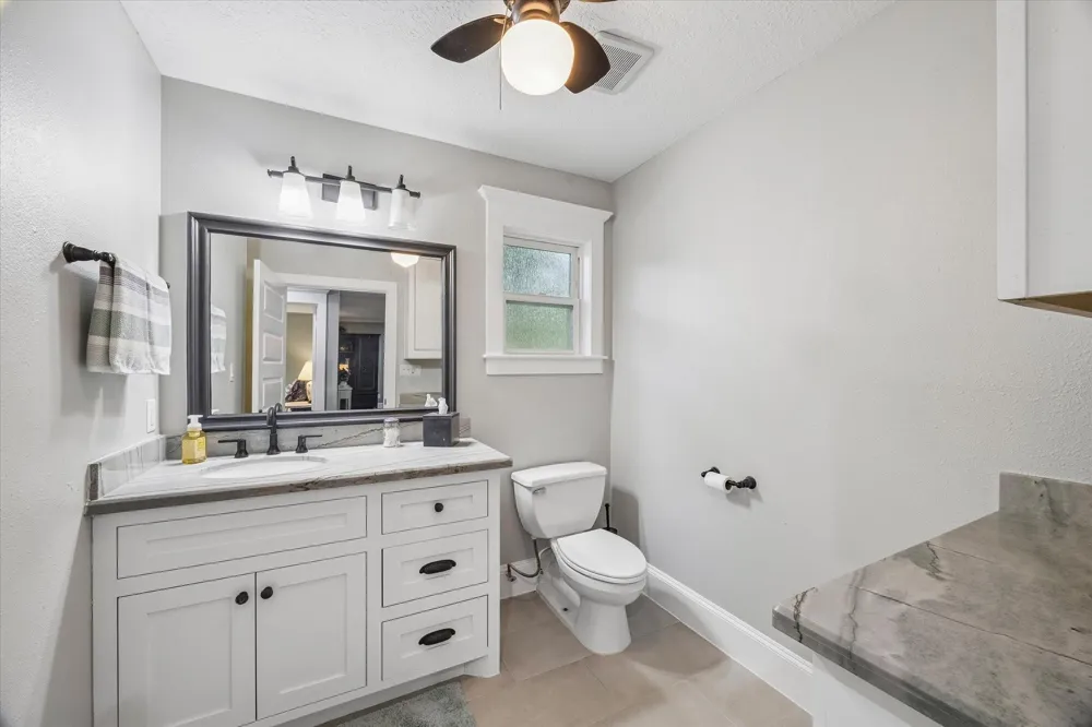 11 Lake View Drive Huntsville, TX 77320