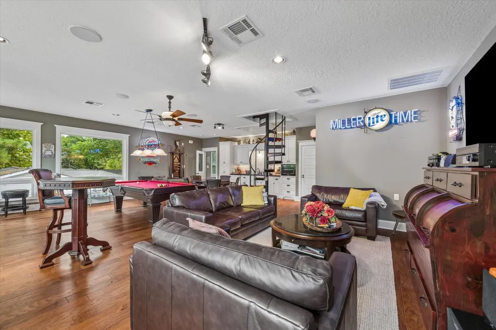 11 Lake View Drive Huntsville, TX 77320