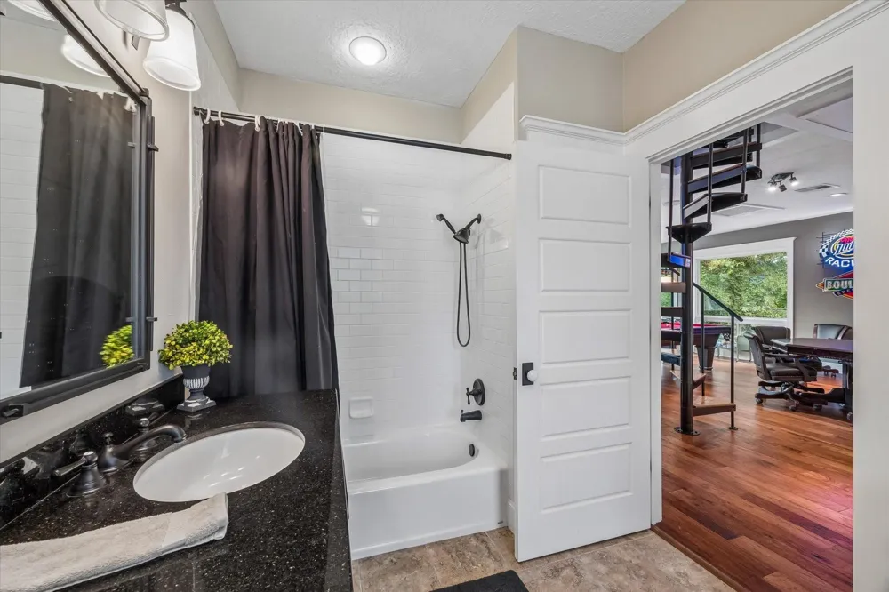 11 Lake View Drive Huntsville, TX 77320