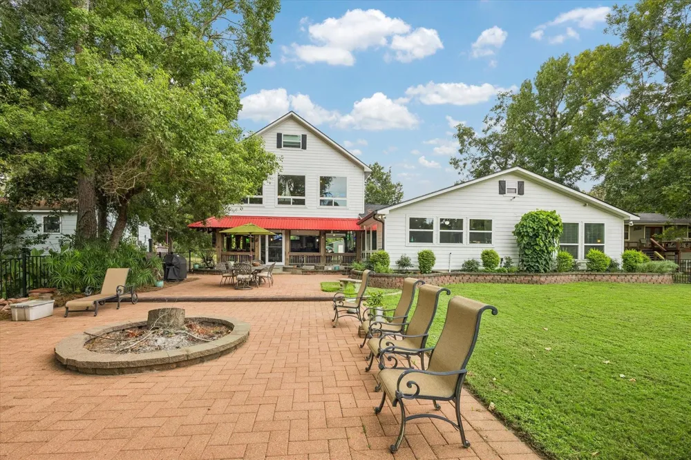11 Lake View Drive Huntsville, TX 77320