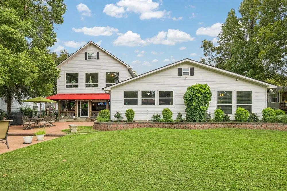 11 Lake View Drive Huntsville, TX 77320