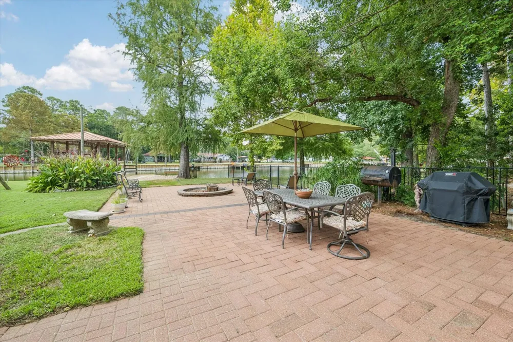 11 Lake View Drive Huntsville, TX 77320