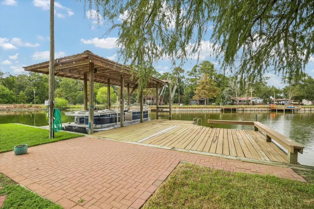 11 Lake View Drive Huntsville, TX 77320