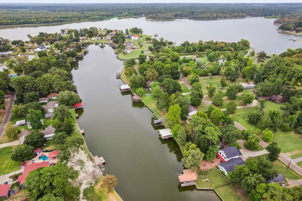 11 Lake View Drive Huntsville, TX 77320