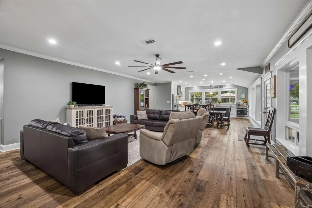 11 Lake View Drive Huntsville, TX 77320