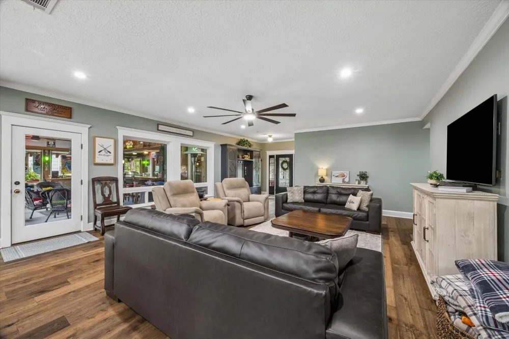 11 Lake View Drive Huntsville, TX 77320