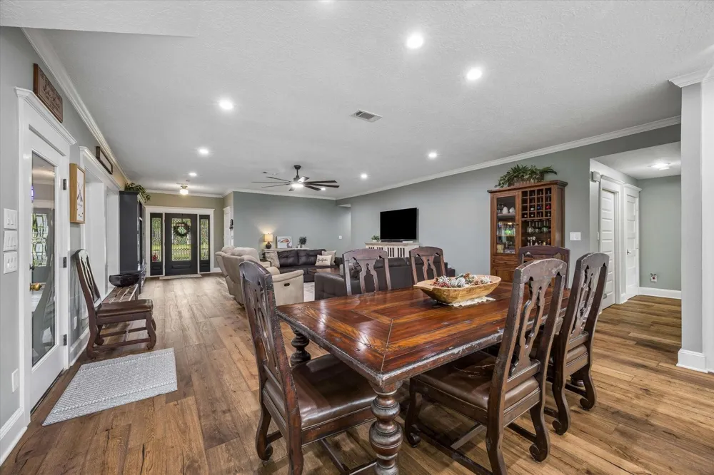 11 Lake View Drive Huntsville, TX 77320