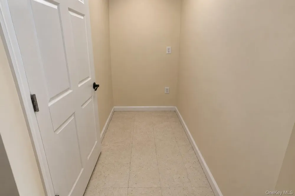 681 Hempstead Tpke Franklin Square, NY 11010
