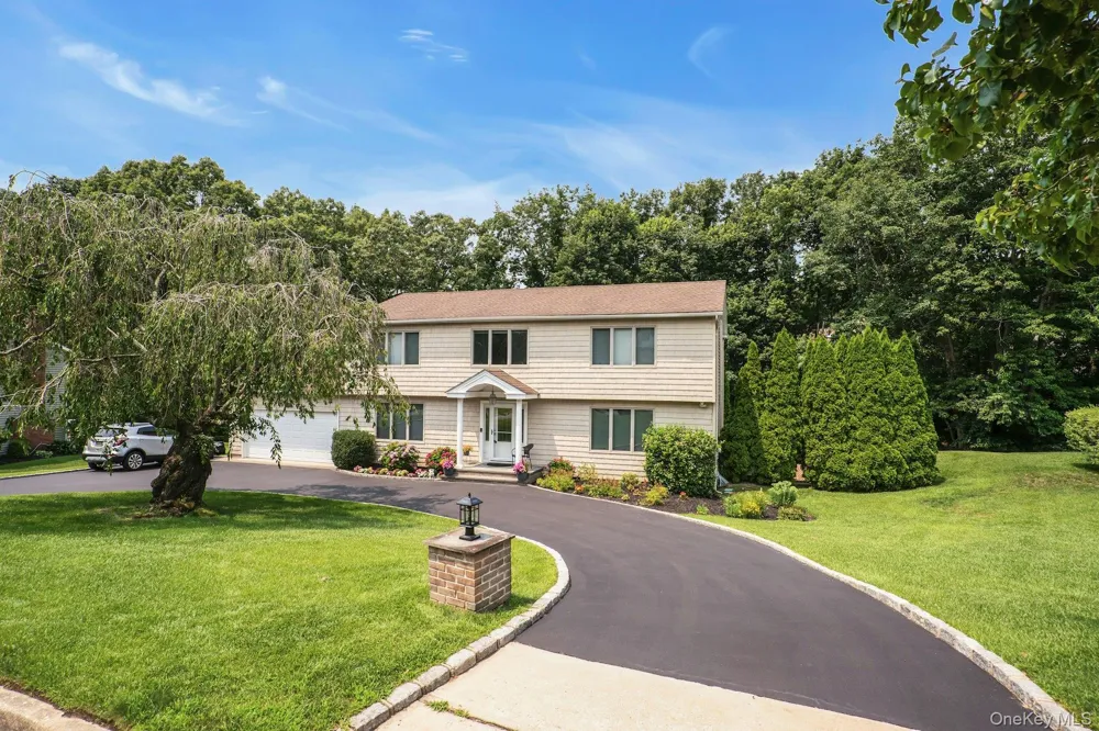 41 Cedar Ridge Lane Dix Hills, NY 11746