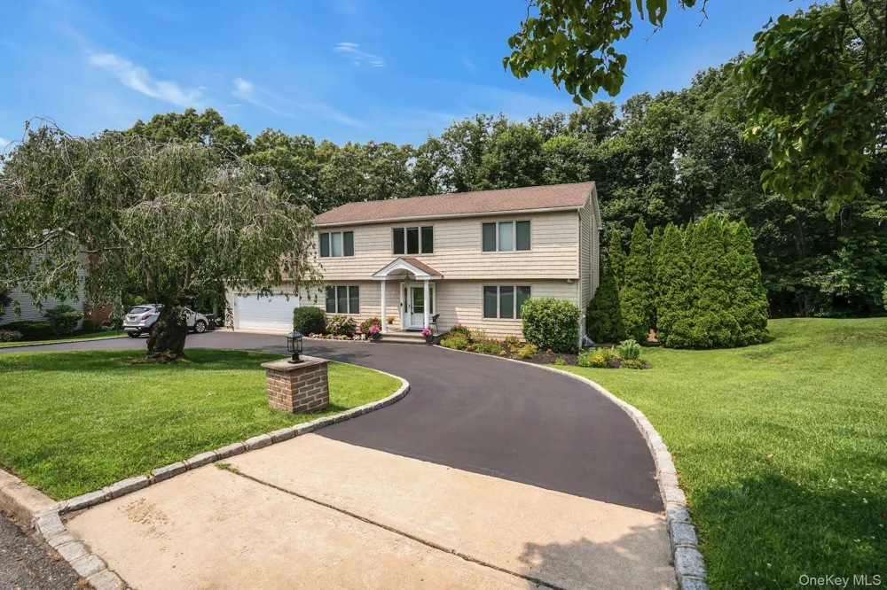 41 Cedar Ridge Lane Dix Hills, NY 11746