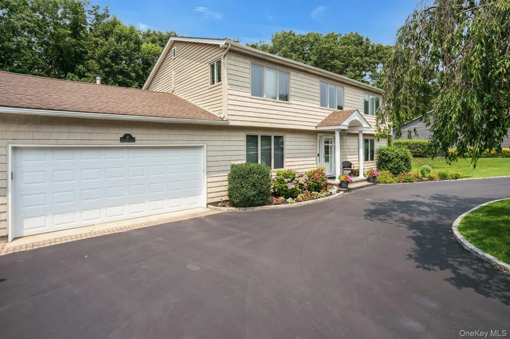 41 Cedar Ridge Lane Dix Hills, NY 11746