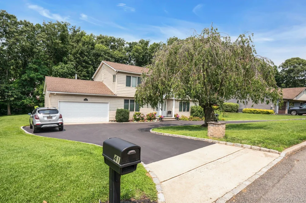 41 Cedar Ridge Lane Dix Hills, NY 11746
