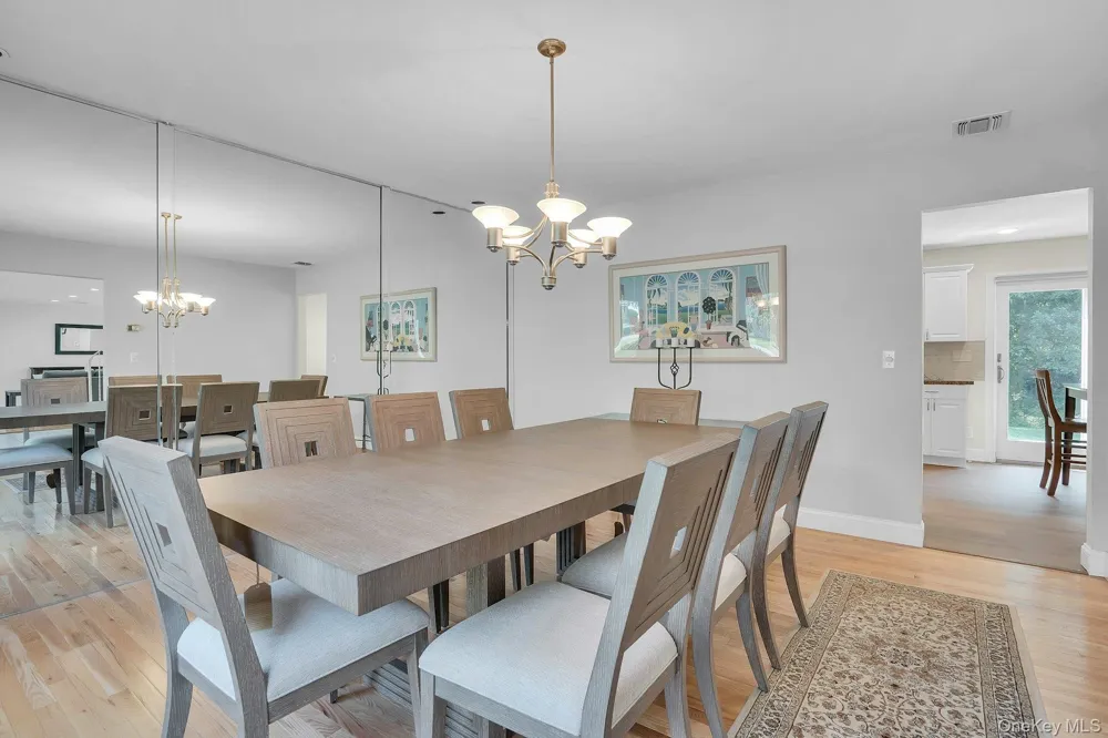 41 Cedar Ridge Lane Dix Hills, NY 11746