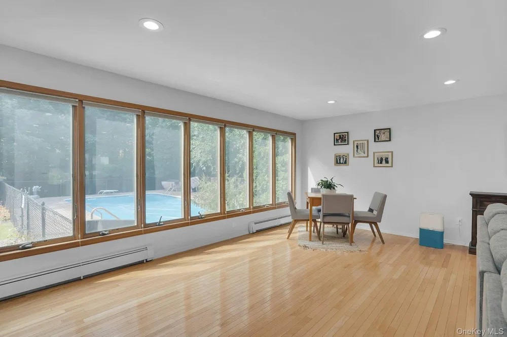 41 Cedar Ridge Lane Dix Hills, NY 11746