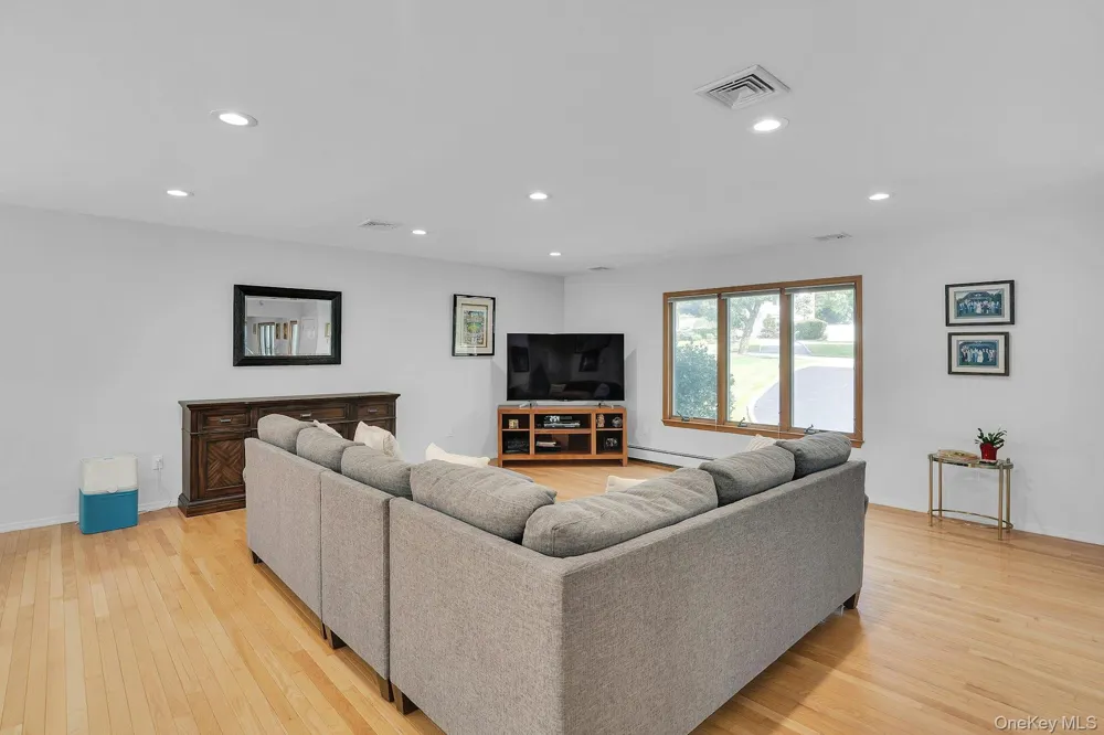 41 Cedar Ridge Lane Dix Hills, NY 11746