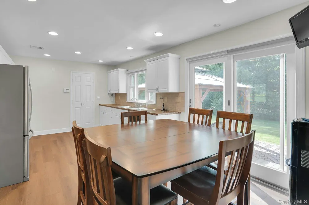 41 Cedar Ridge Lane Dix Hills, NY 11746