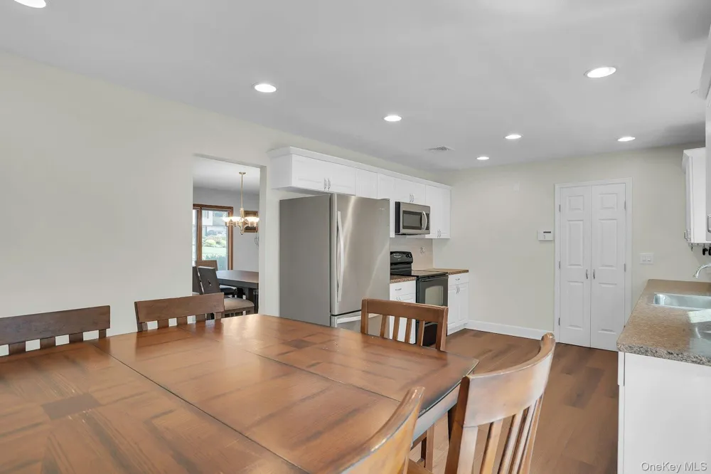 41 Cedar Ridge Lane Dix Hills, NY 11746