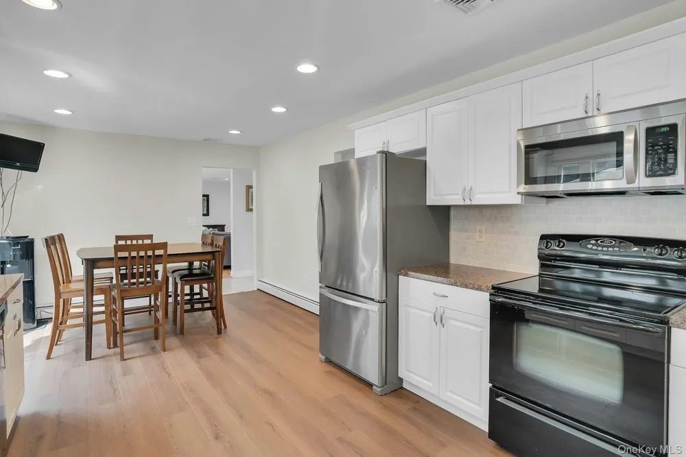 41 Cedar Ridge Lane Dix Hills, NY 11746