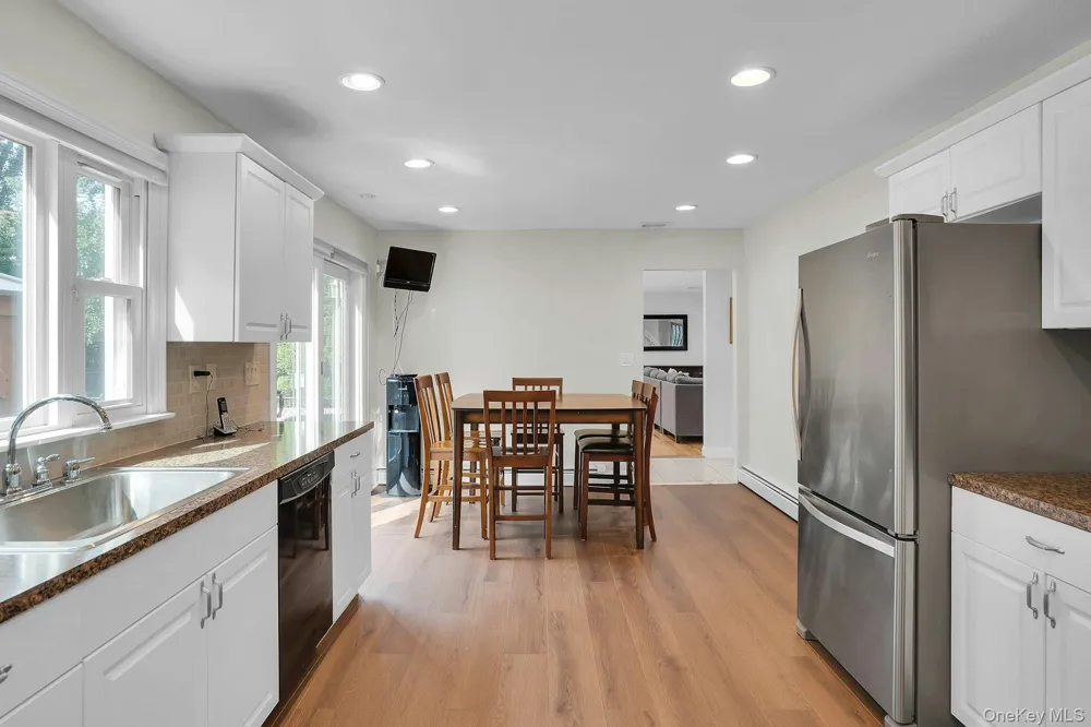 41 Cedar Ridge Lane Dix Hills, NY 11746