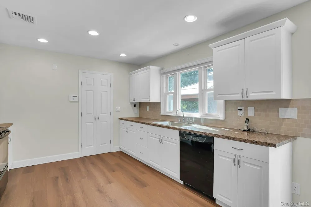 41 Cedar Ridge Lane Dix Hills, NY 11746