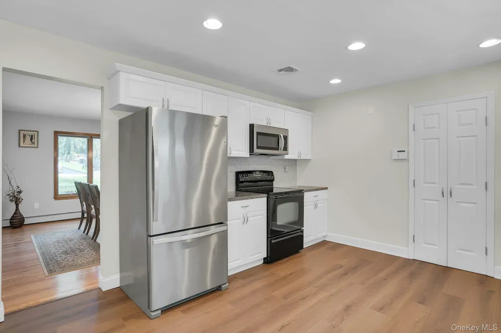 41 Cedar Ridge Lane Dix Hills, NY 11746