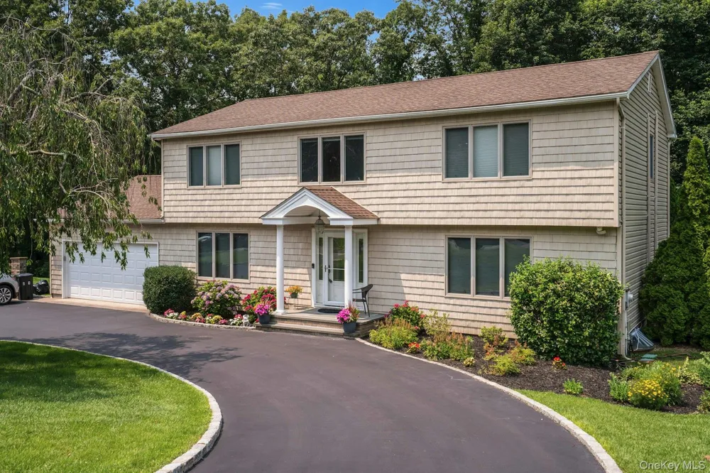 41 Cedar Ridge Lane Dix Hills, NY 11746