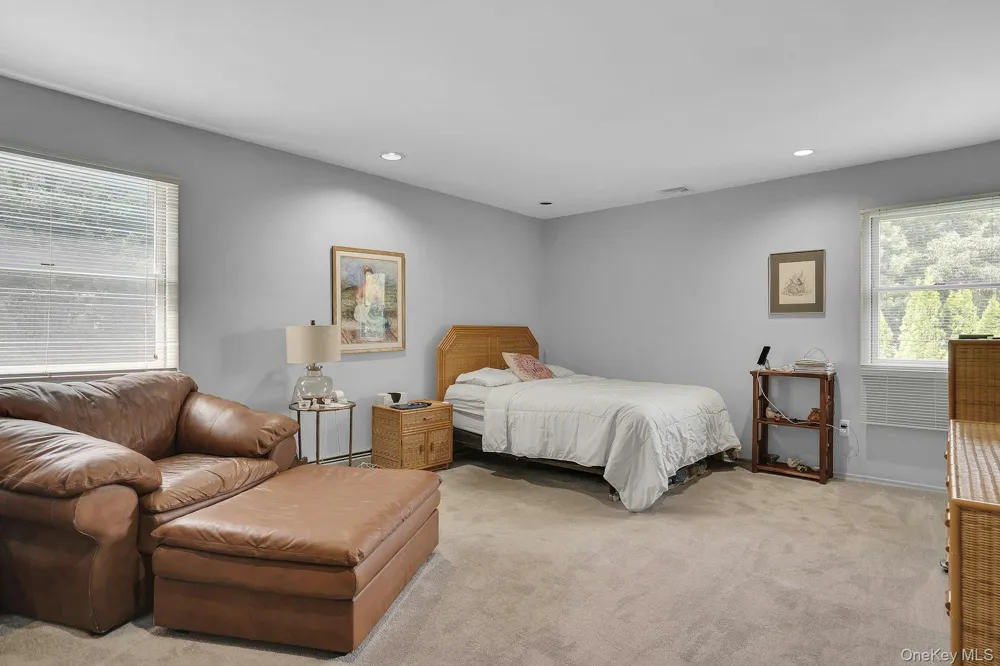 41 Cedar Ridge Lane Dix Hills, NY 11746