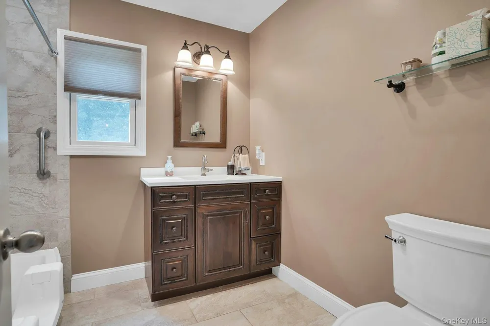 41 Cedar Ridge Lane Dix Hills, NY 11746