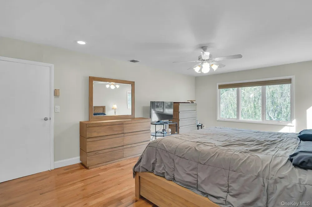 41 Cedar Ridge Lane Dix Hills, NY 11746