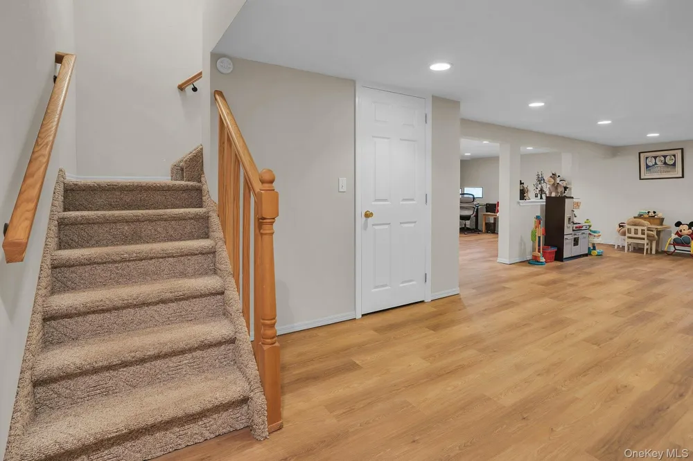 41 Cedar Ridge Lane Dix Hills, NY 11746