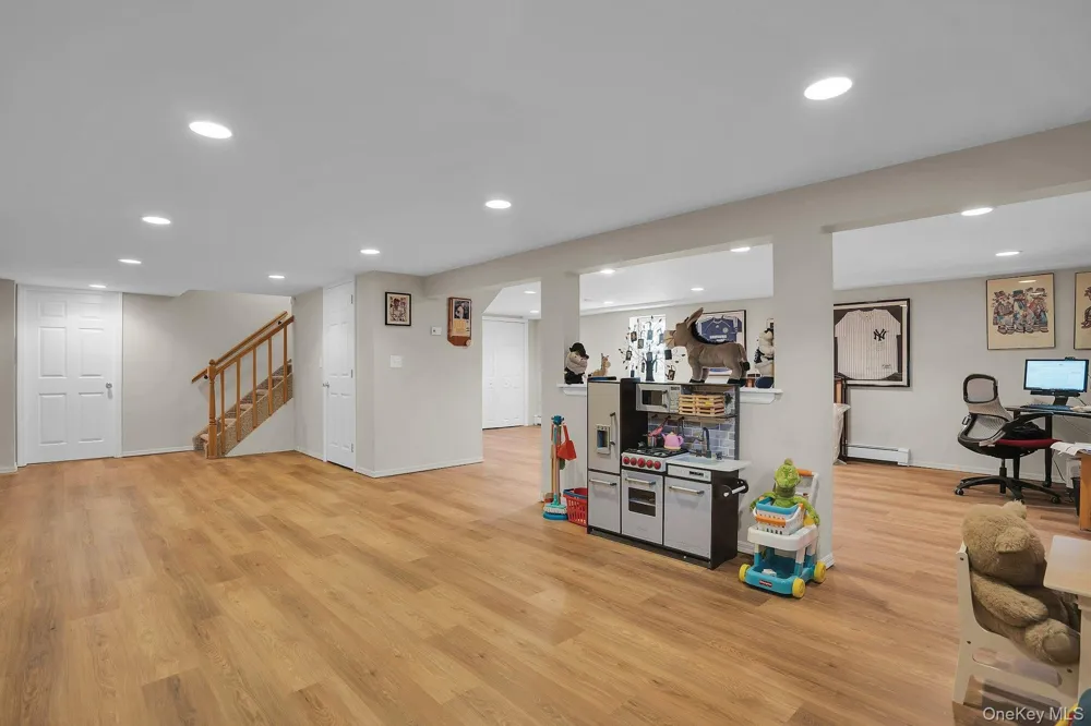 41 Cedar Ridge Lane Dix Hills, NY 11746