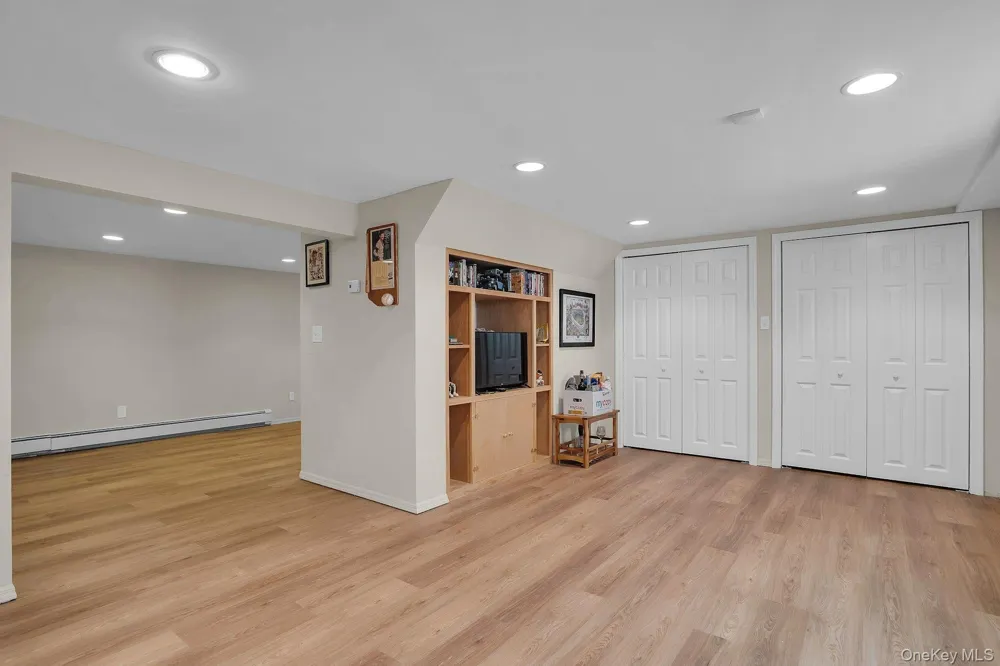 41 Cedar Ridge Lane Dix Hills, NY 11746