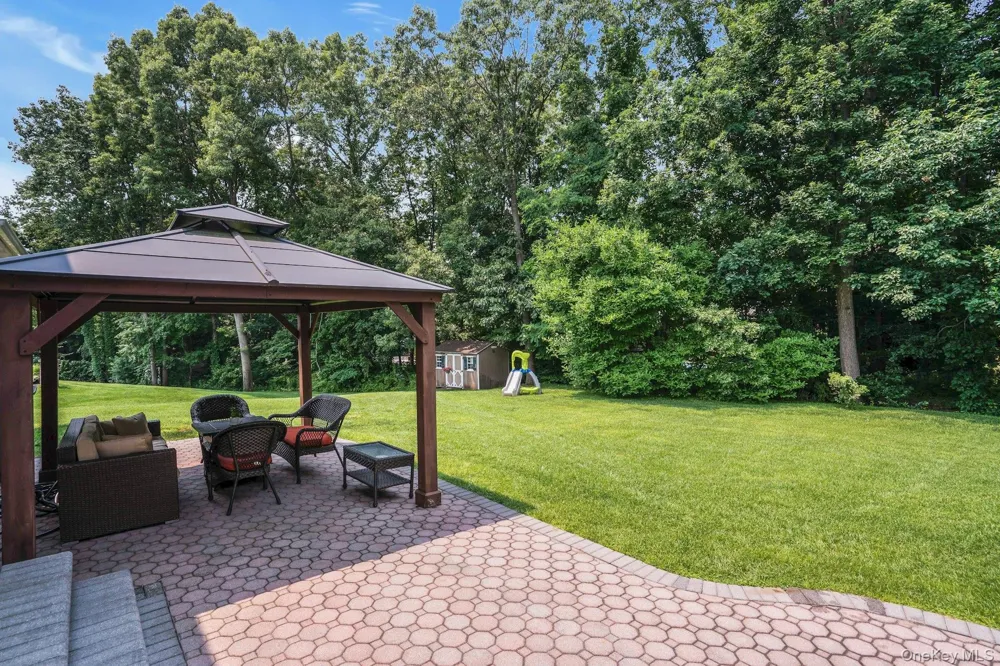 41 Cedar Ridge Lane Dix Hills, NY 11746