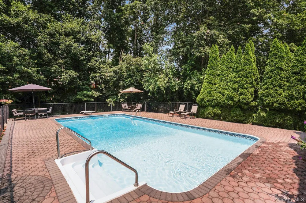 41 Cedar Ridge Lane Dix Hills, NY 11746