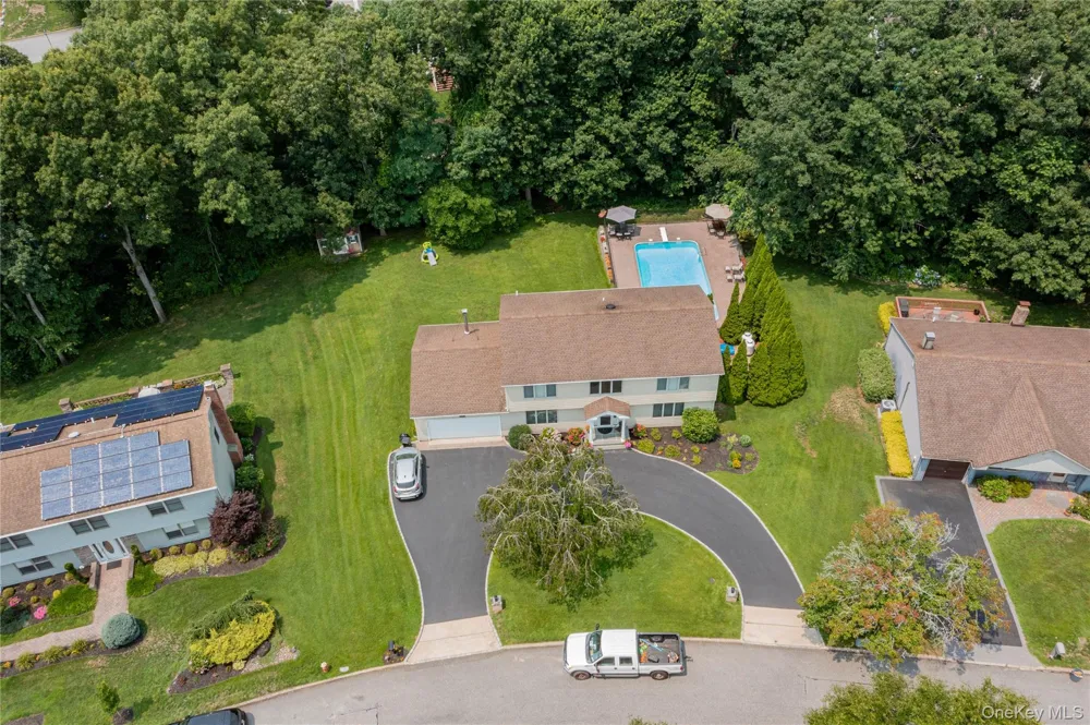 41 Cedar Ridge Lane Dix Hills, NY 11746